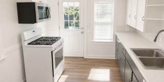 Lower 2 Bedroom Duplex Great Location! Lower 2 Bedroom Duplex Great Location! Gallery 1
