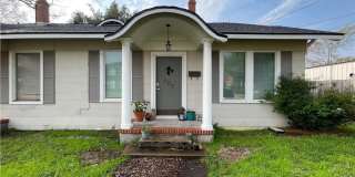 AUG 2026 PRE-LEASE! Charming 2 Bed/1 Bath Duplex Gallery 1