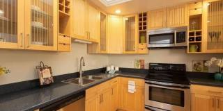 EPIC REA -Russian Hill Top Floor View 2 bed/2 bath condo w/ parking space & storage Gallery 17