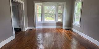 Charming Three Bedroom Townhouse! Gallery 4