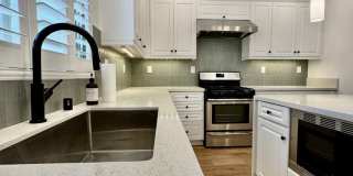 Beautifully Remodel Townhouse with AC & Two Car Garage! Beautifully Remodel Townhouse with AC & Two Car Garage! Gallery 16