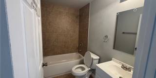 1020/1022 NE 8th Place Gallery 8