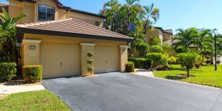 ** THE VINEYARDS SEASONAL ** 2 BED PLUS A DEN\2 BATH 2ND FLOOR COACH HOME READY FOR YOU ** VACATION READY HOME ** Gallery 9