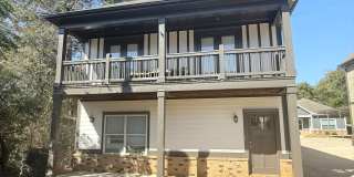 Four Bedroom Near Downtown Athens Gallery 1