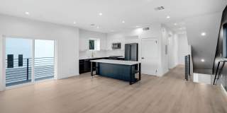 5 Bedroom / 4 bathroom Fully Detached Townhouse in Echo Park with Private Garage Gallery 4