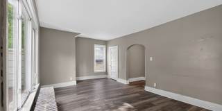 2 Bedroom Upper Unit Across from Rose Park Gallery 1