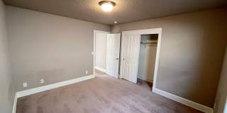 Stunning Corner Home in King City with Washer/Dryer Included, Private Courtyard! Gallery 17
