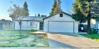 Spacious Selma 4/2 with Large Lot Gallery 1