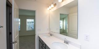 BEAUTIFUL 2 Bedroom Townhome in MIDLAND AVAILABLE JUNE 2026 Gallery 23