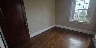2 Bedroom, 1 Bathroom in Historical Woodland Avenue building! Gallery 29