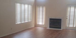 Chandler Town Home, Light Bright and High Ceilings.  Great Floor plan and Quaint community!!! Come, Show and Rent Today!!! Gallery 6