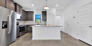 2 Bed / 2.5 Bath Home Available in Dignowity Hill Historic District Gallery 11