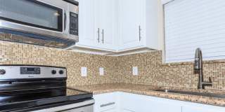 Montabella at Oak Forest Apartments Gallery 5