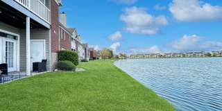 Grand Lakeside Escape: Spacious 3-Bedroom Retreat in Lakeshore Community Gallery 45