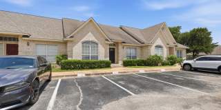 Remodeled 3 Bed Townhome Gallery 1