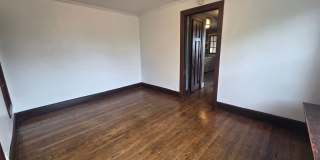 2 Bedroom, 1 Bathroom in Historical Woodland Avenue building! Gallery 19