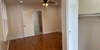 Great 1st Floor Duplex in Squirrel Hill! Available NOW! Gallery 27