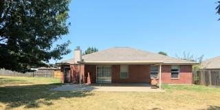 Spacious 3 Bed + Study | Fireplace, Covered Patio & Fully Fenced Backyard Gallery 18