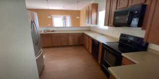 Room in 5 Bedroom Home at Genlee Dr Gallery 8