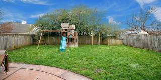 Spacious 4 Bedroom 3 Bath Home Gallery 25