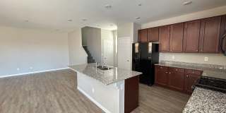Inspirada 4-Bedroom 3-Bathroom Home! Gallery 5