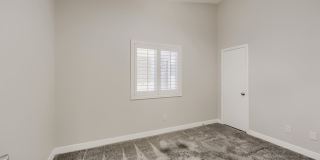 Spacious 5 Bedroom Home with Pool! Gallery 16