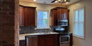 2 Bedroom, 1 Bath Townhome in trendy Lawrenceville. Convenient! Gallery 3