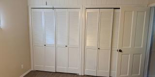 Large renovated Stand alone one bedroom above garage Gallery 9