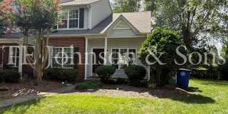 Beautiful 3BR Home with Vaulted Ceilings, Community Pool & Main Level Primary Suite Gallery 1
