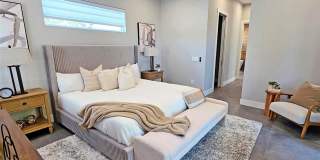 Bold Contemporary Sarasota Luxury Home. 4 Beds/ 4 Baths. Private Pool and Summer Grill. Gallery 25