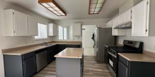 Spacious 3 Bedroom, 2.5 Bath 2 Car Garage Gallery 8