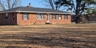 Available Now!!! Charming 3-Bedroom Brick Ranch Close to Nashville! Gallery 1