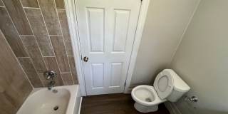 Duplex *upstairs* Leasing Special Available* Gallery 7