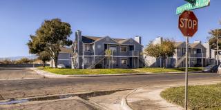 LOVELY 2 bedroom Condo Ready for Immediate Move in!! Gallery 9