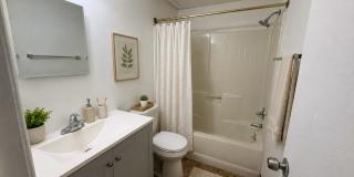 Cedarwood Apartments- 2 Bedroom 2 Bathroom Gallery 8