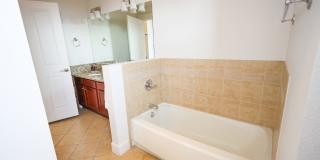 Gorgeous 1 bed 1 bath in an amazing location Gallery 18