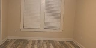 Charming 2BR Duplex in the Heart of Downtown Mobile – Pet Friendly Gallery 8