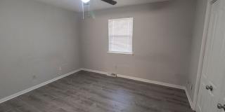 3 bedroom duplex in Southern Columbia. Gallery 22