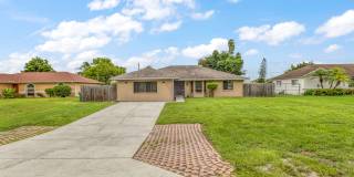 ** GOLDEN GATE CITY ** 3 BED + DEN / 2 BATH - FENCED YARD - NO HOA! - ANNUAL RENTAL Gallery 1