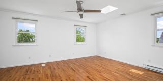 Spacious 3 Bed, 3 Bath Gallery 15