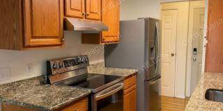Cozy Kirkland Condo! 1 Bed, 1 Bath w/ Updated Kitchen and Additional Parking! Gallery 5