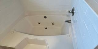 Spacious 4 Bedroom in South Crestview Gallery 26