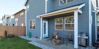 Exquisitely Beautiful Home with 3 bed and 2.5 Bath Gallery 15