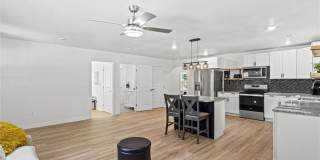 Room in 3 Bedroom Home at Peeples St SW Gallery 5