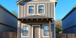 3 Bedroom/2 Bathroom Townhouse • Southside Gallery 1