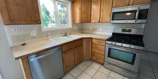 3 Bed, 1.5 Bath with Spacious Backyard! Gallery 7
