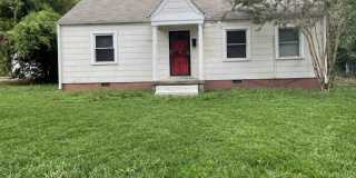 Cozy 2-Bedroom Home with Hardwood Floors & Spacious Yard Gallery 1