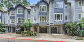 Gorgeous 2-Bedroom Townhome with a bonus room and spacious balcony in Hillsboro! Gallery 1