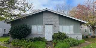 REMODELED 2 BED UNIT W/ GARAGE! Gallery 1