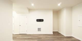 Pet-Friendly Fry's Spring Townhome Near 5th St Station Gallery 12